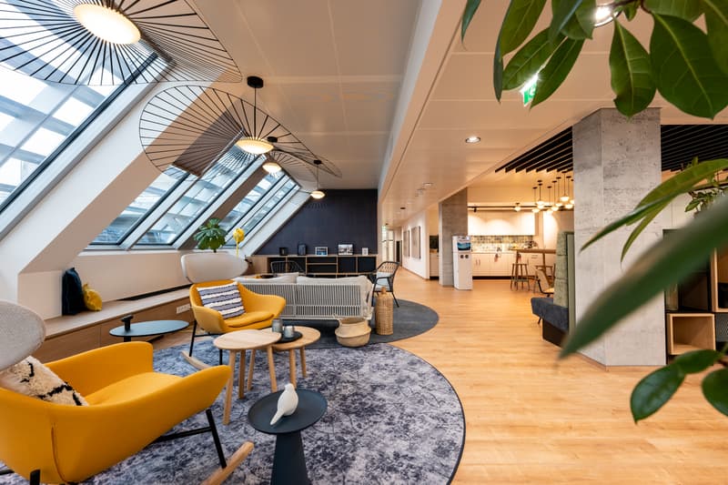 AT_workplace_THE-PLACE_A1070898