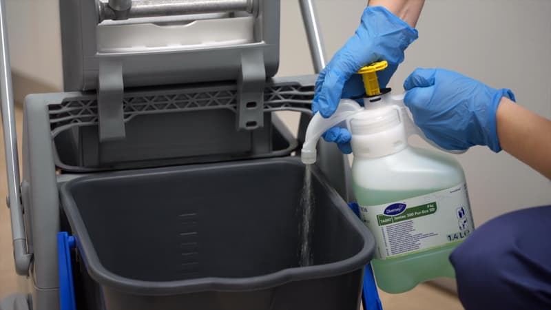 Dosing in double bucket