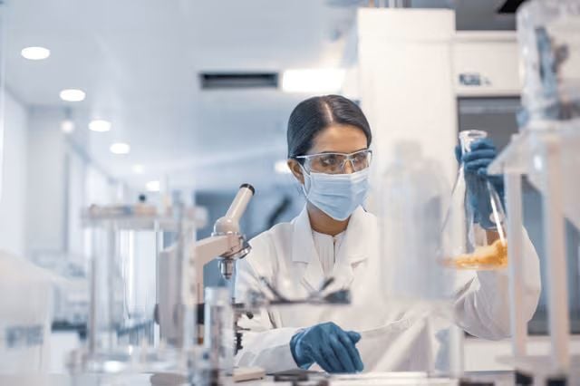 webimage-Female-scientist-working-in-a-science-laboratory
